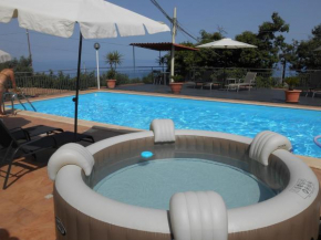 Отель Al Villino Sunshine in villa con piscina ed idromassaggio  Сант'альфио